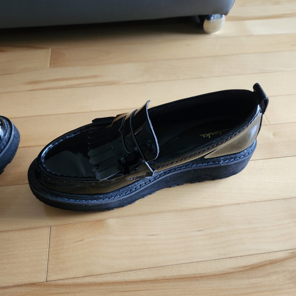Clarks Black Platform Loafers with Fringe - Picture 4 of 9